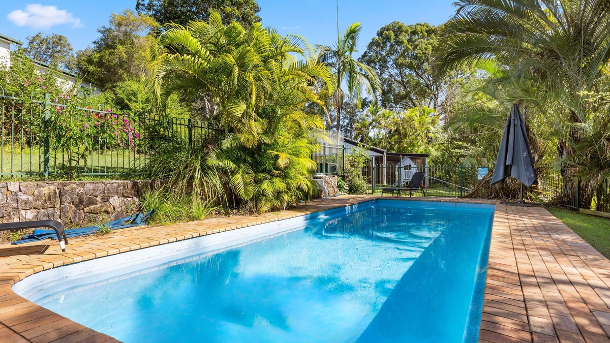 Kenmore House | Stylish House Near Bikeway and Lone Pine Koala
