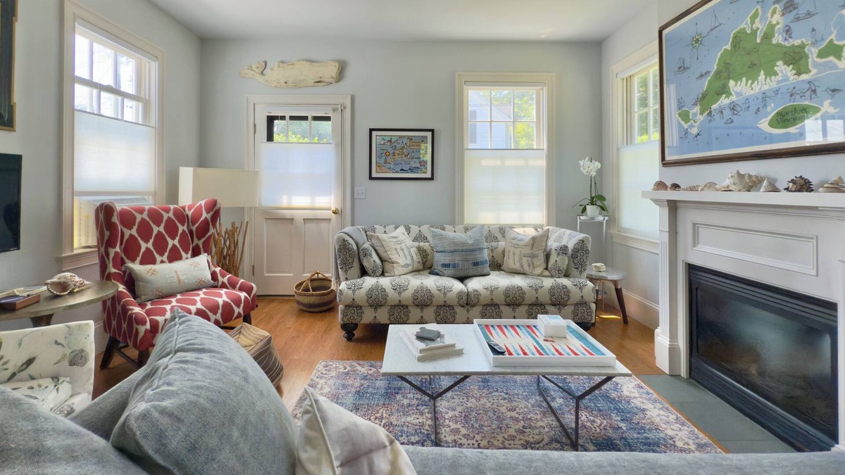 Vineyard Haven House | Stylish In-Town Cottage- Walk to everything!