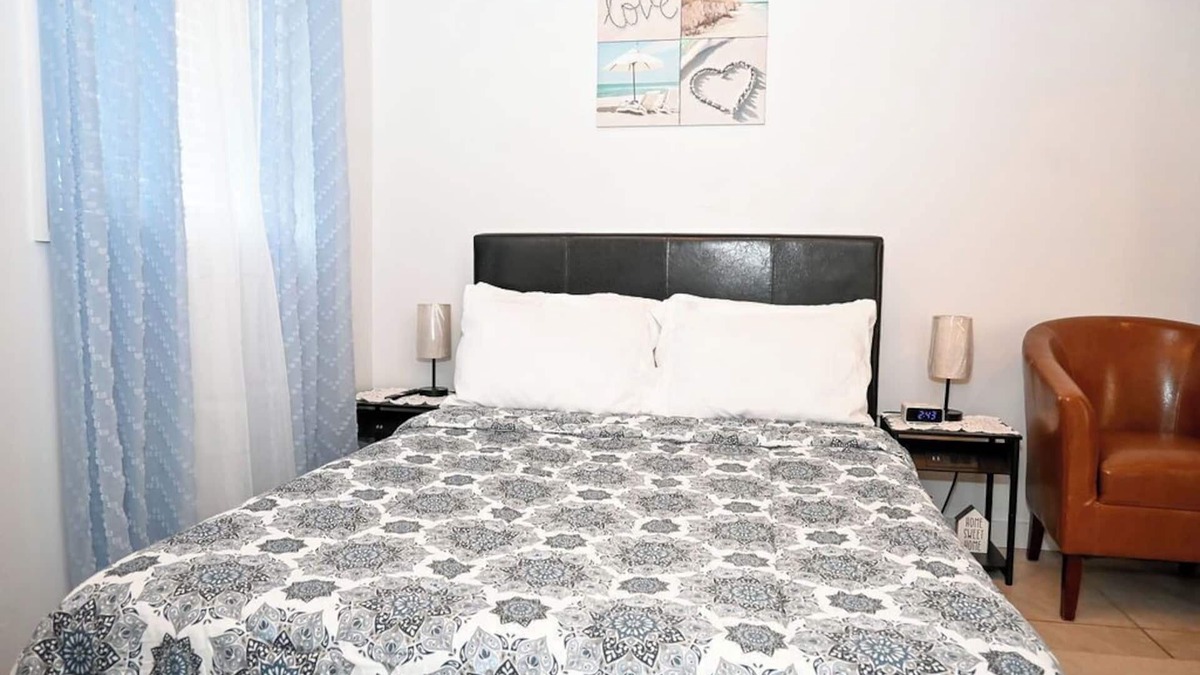 Rock Sound Apartment | Stylish Island Stay| Private Patio + A/C + Wine