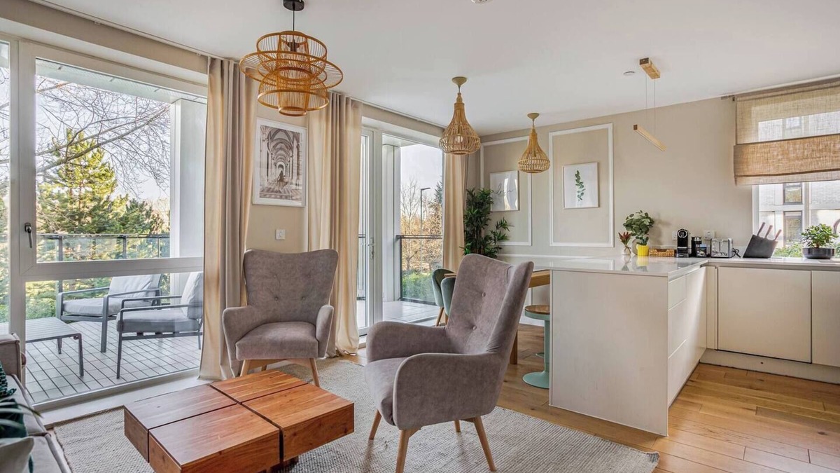 Uxbridge North Apartment | Stylish Japandi-Inspired 2-Bedroom Home with Terrace, Parking & EV Charger.