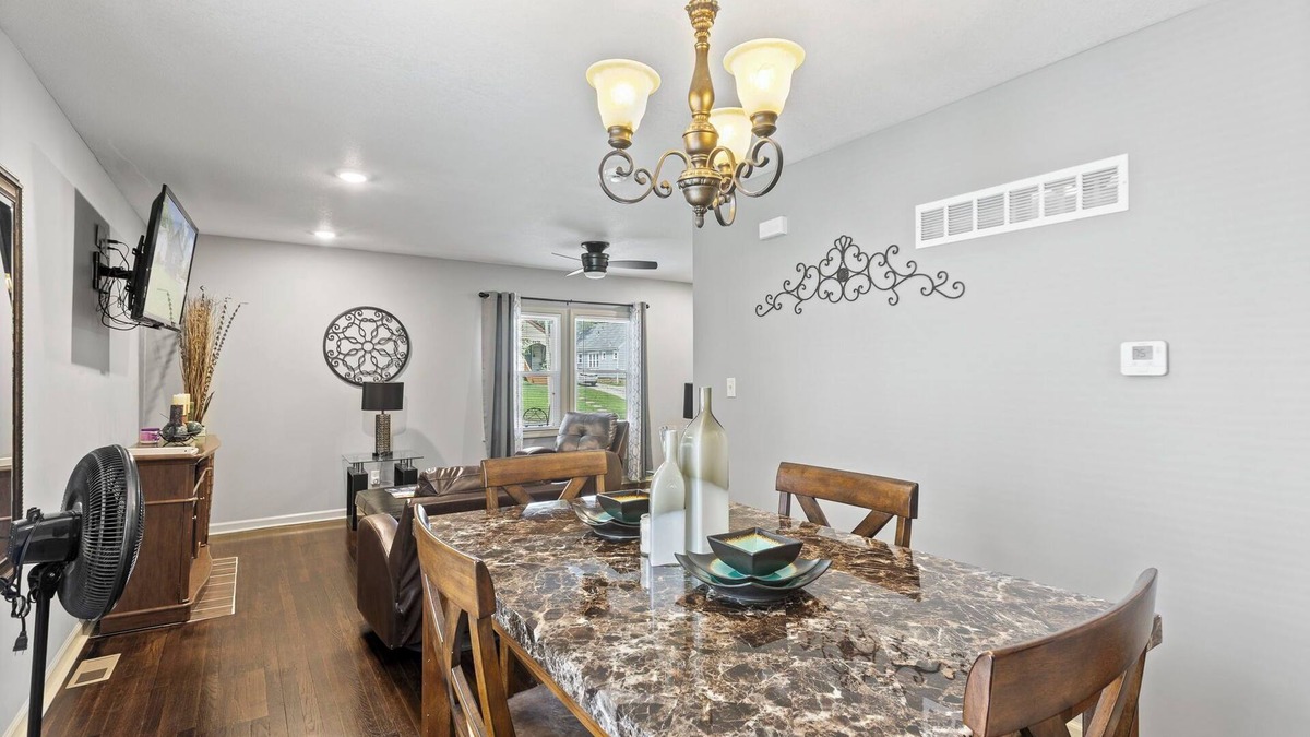 South Kansas City House | Stylish KC 2-BR Getaway — Quick Highway Access & Near Attractions