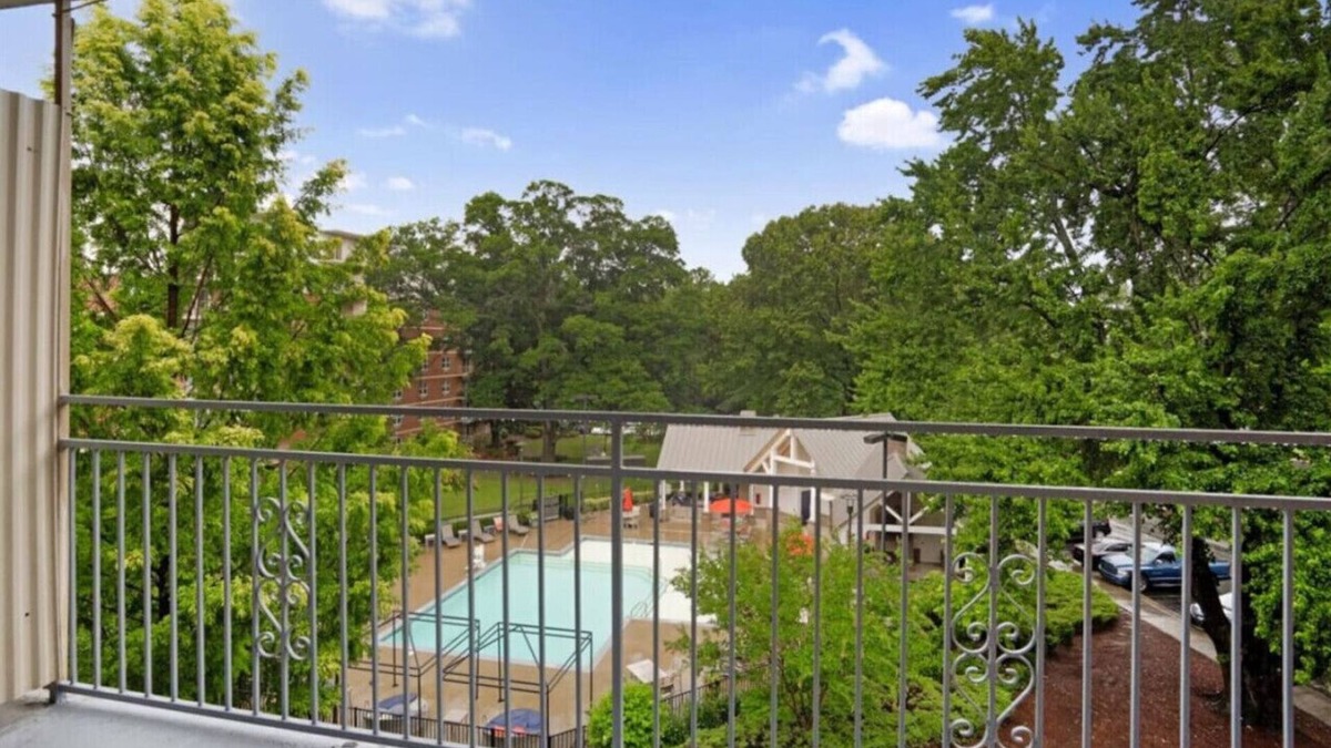 Crabtree Apartment | Stylish King 2BR Suite—in Crabtree Valley Raleigh!