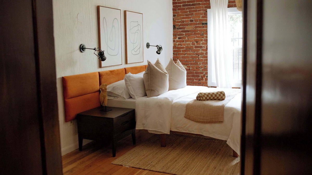 Wilshire Apartment | Stylish Koreatown Studio