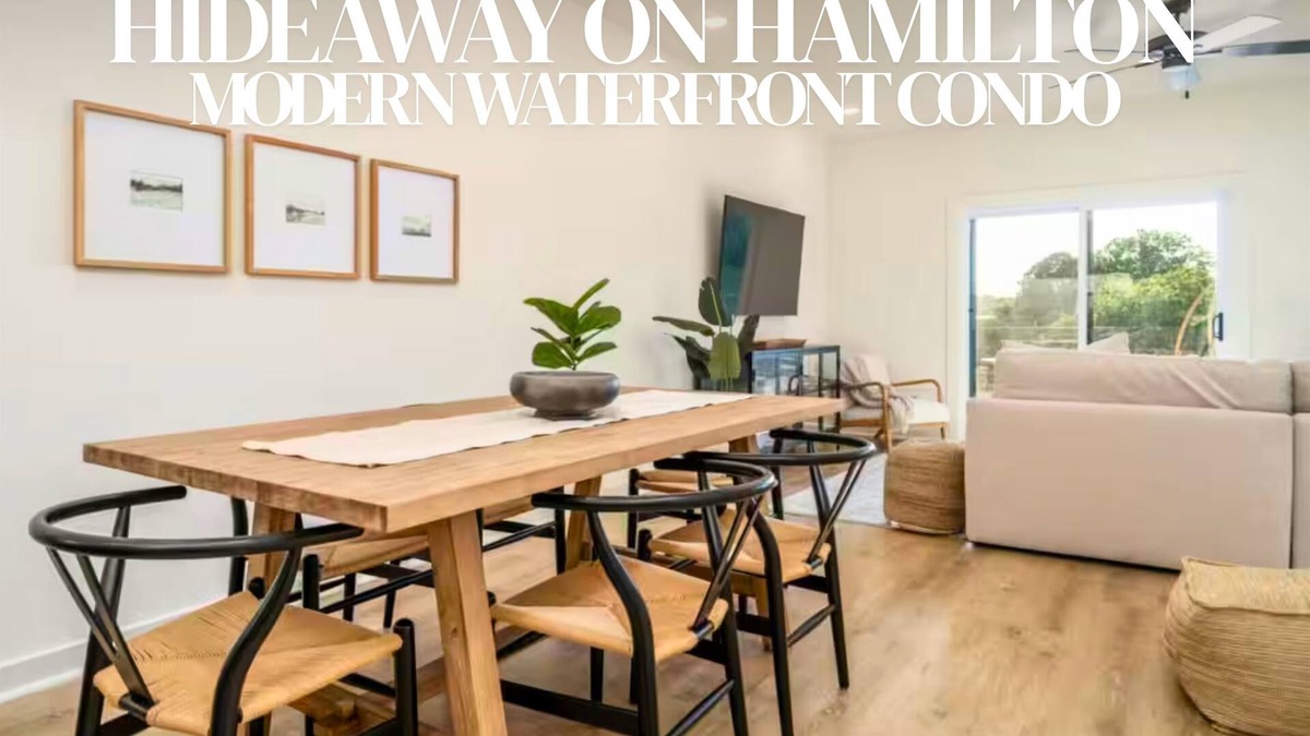 Mid America House | Stylish Lakefront Townhome w/Pool & Patios