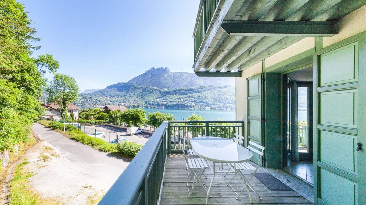 Duingt Apartment | "Stylish Loft" with view/private access to Annecy Lake