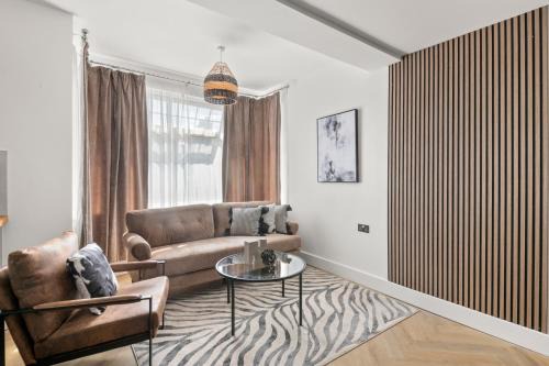 Marlborough Apartment | Stylish London Flat I Free parking