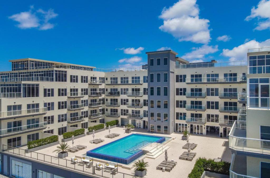 Oranjestad Apartment | Stylish luxury condo, central location, ocean view, pool
