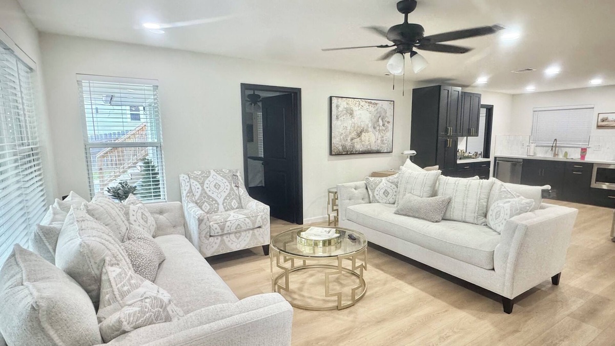 Brenham House | Stylish main-level home in historic downtown Brenham—walking distance to shops!