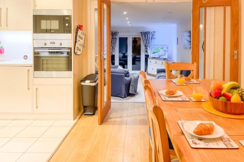 Westbrook House | Stylish Margate Coastal Home & Parking By Adliv