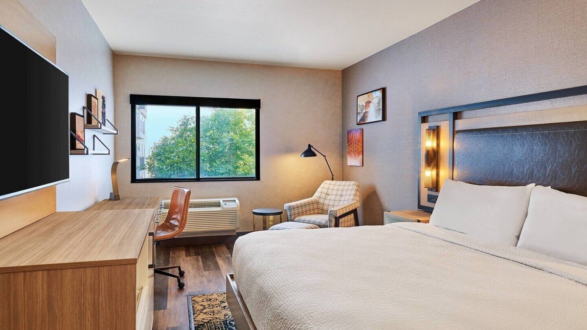 Salt Lake City Hotel | Stylish Marriott hotel with an on-site Restaurant located near the SLC Airport