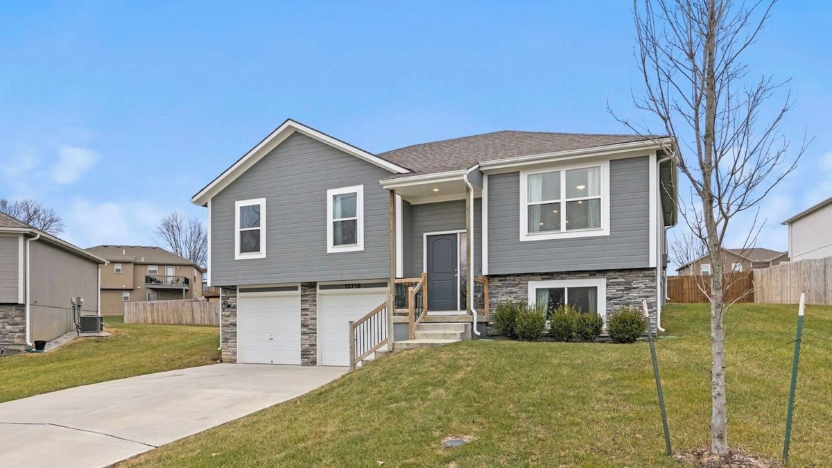Grandview House | Stylish MidModern 3 Bed New Build - Upper Level/Private Entrance