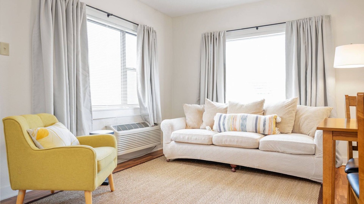 Mobile Apartment | Stylish Midtown Flat – 20B