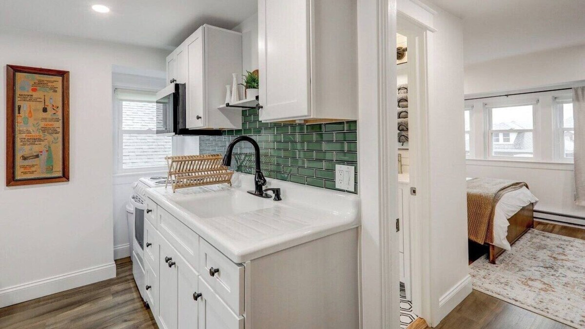 Ephrata Apartment | Stylish & Modern 1BR|Free Parking★Great Location!