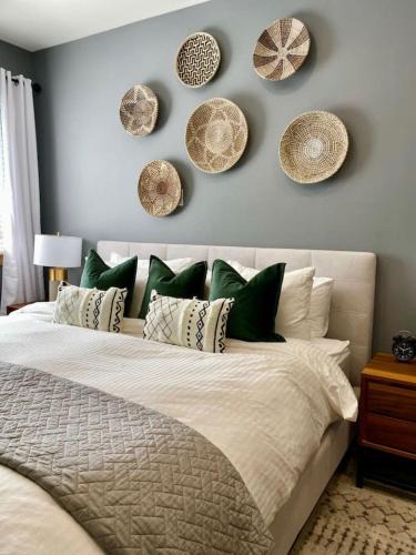 Hamilton House | Stylish Modern 2 bedroom house across from Beach