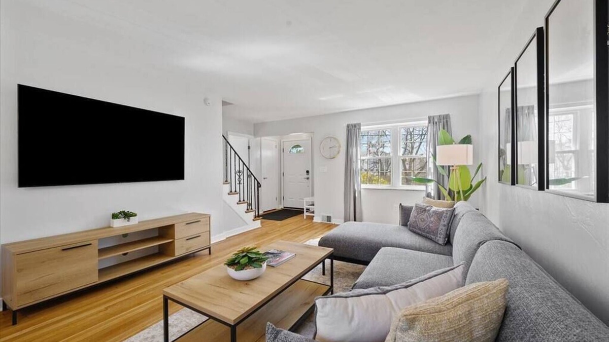 Wexford House | Stylish & Modern 4 Bedroom House in Wexford/Pittsburgh with Game Room