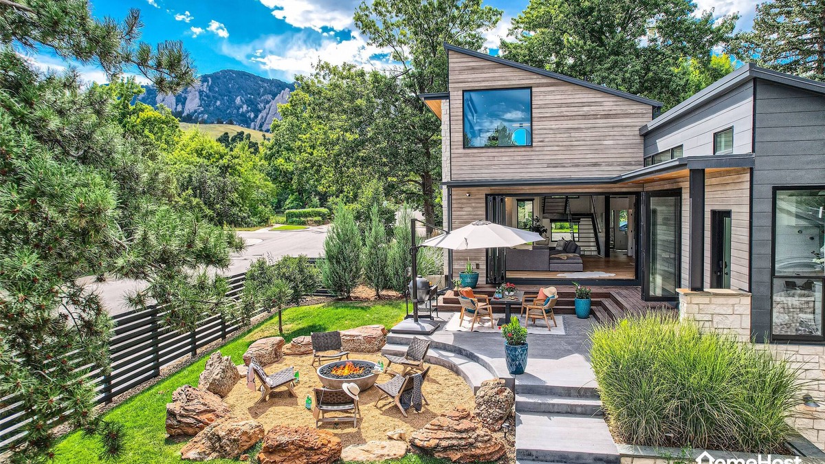 Interurban Park House | Stylish & Modern, 5-Min to CU and Hiking Trails