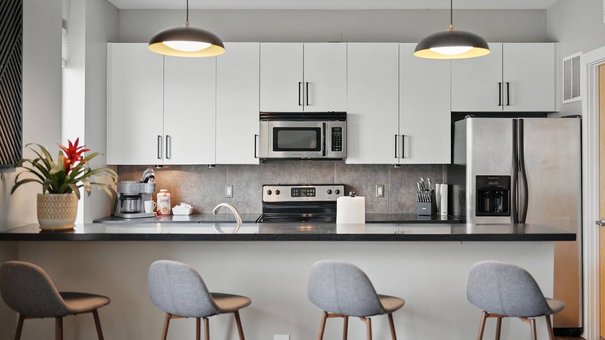 Downtown Des Moines Condo | Stylish, Modern and Posh Downtown Kirkwood Suite Escape