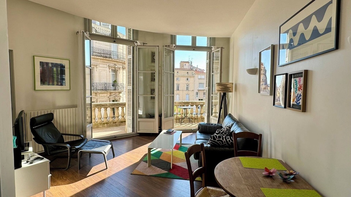 Ecusson Apartment | Stylish, modern apartment in the historic centre of Montpellier.