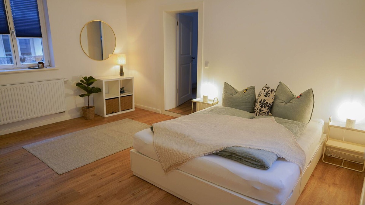 Coburg Apartment | Stylish, modern old flat in the centre