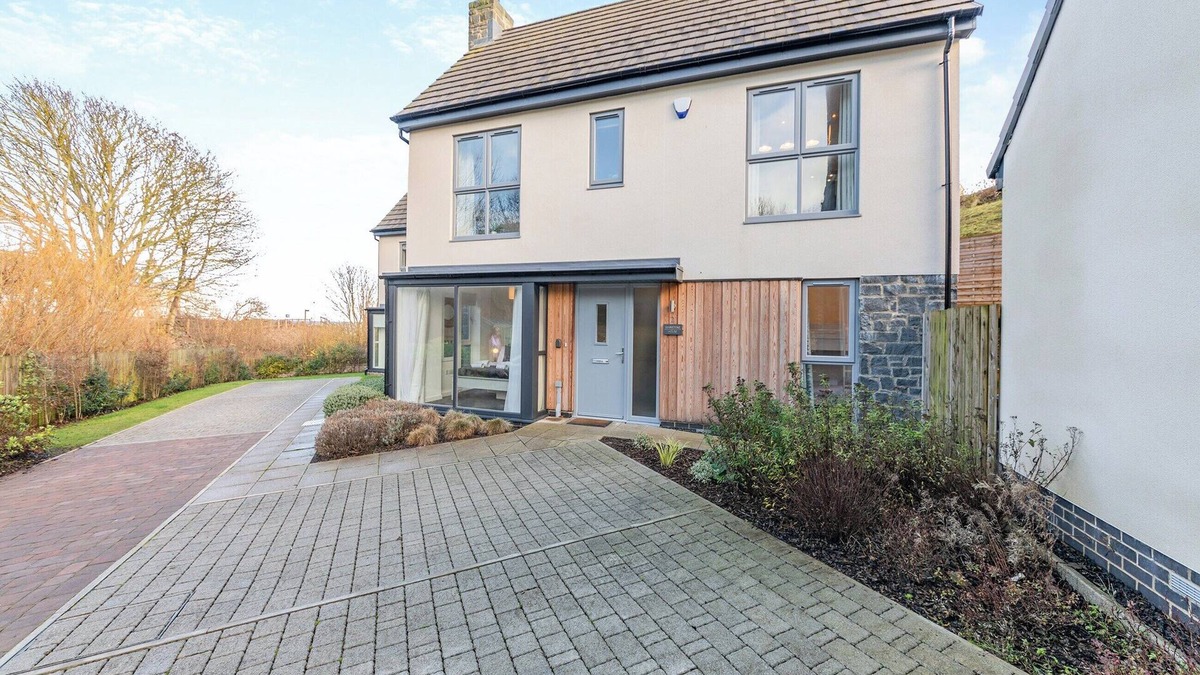 Craster Cottage | Stylish modern property based right within the heart of Craster.