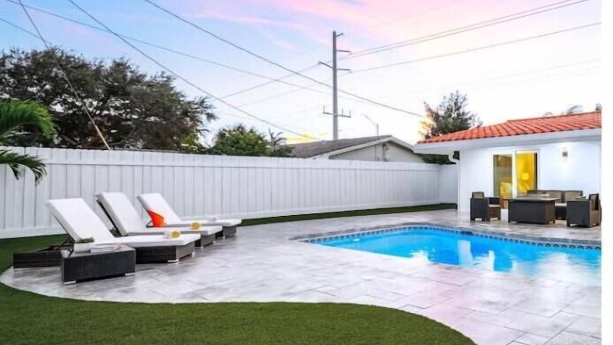 Coral Ridge Isles House | Stylish Modern Oasis Pool 2mil to Beach