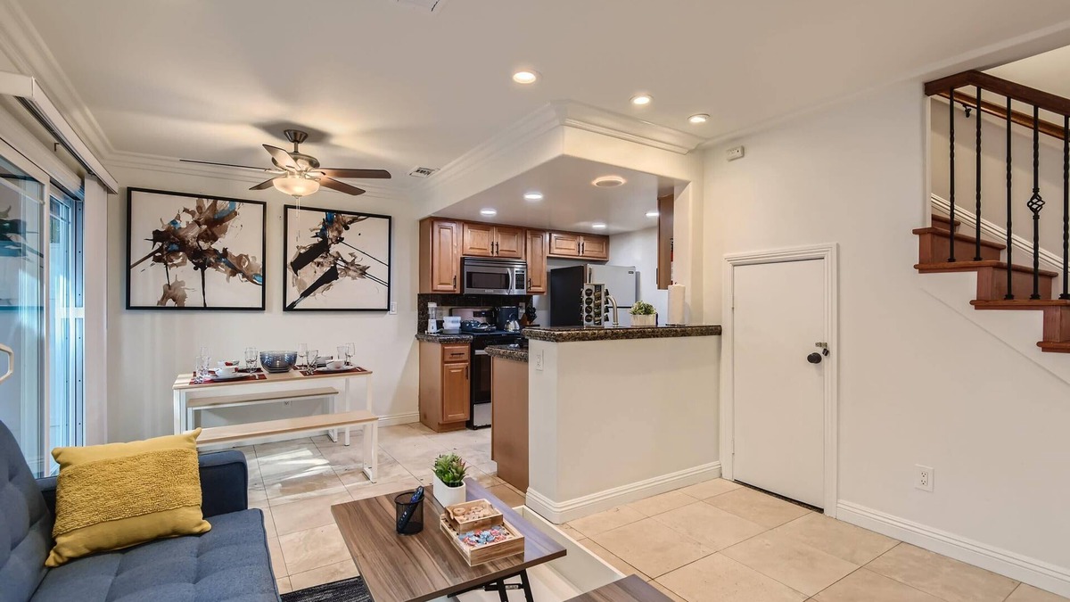 Downtown House | Stylish- Multi-Level- Patio- Games - Fast WIFI-CM3