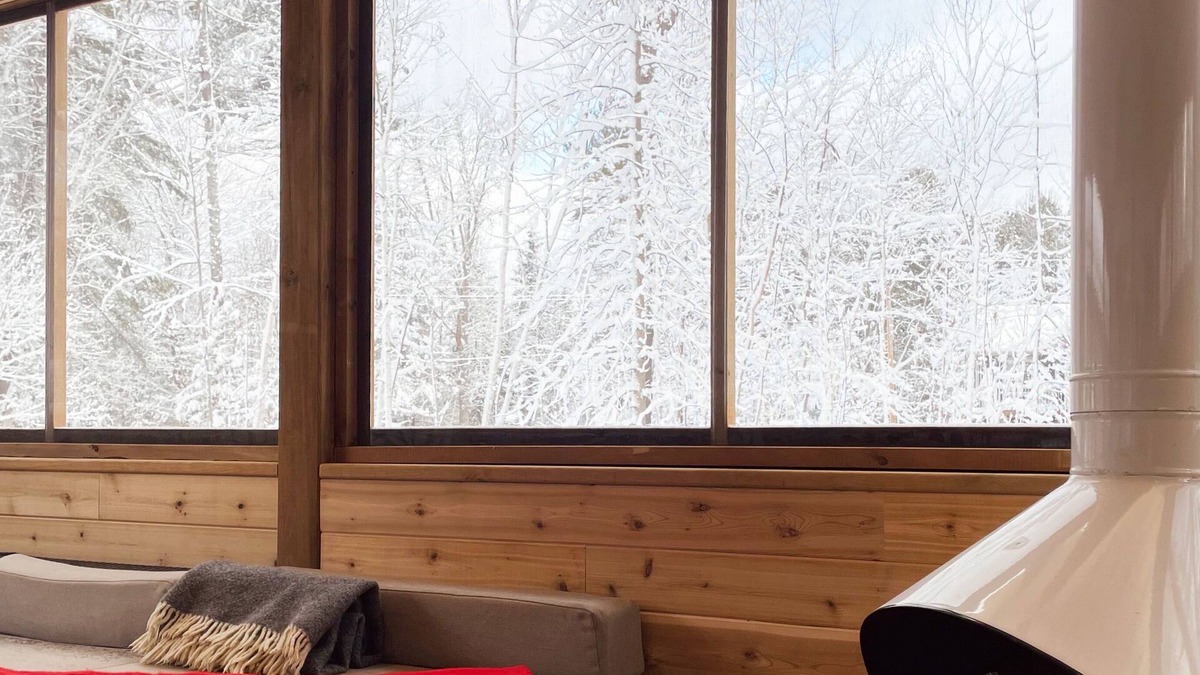 Gravenhurst Cottage | Stylish Muskoka Beach A-Frame - Beach Access - Fireplace