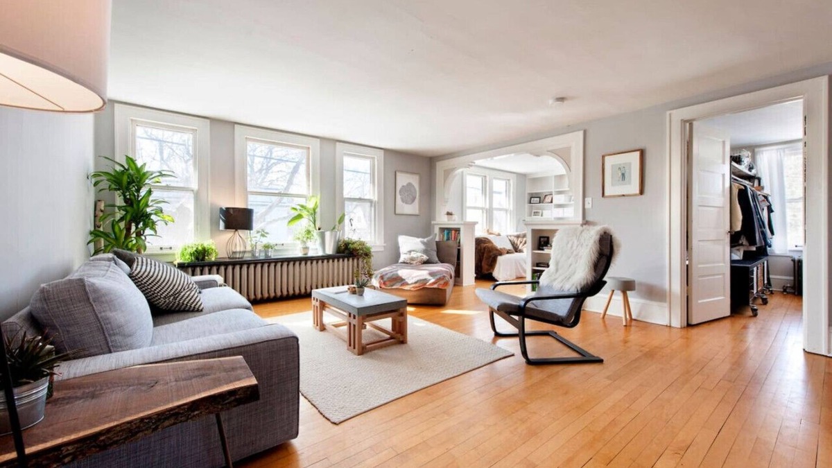 Northeast Minneapolis Arts District House | Stylish NE Arts Loft! Sauna Deck Walk to Cafes