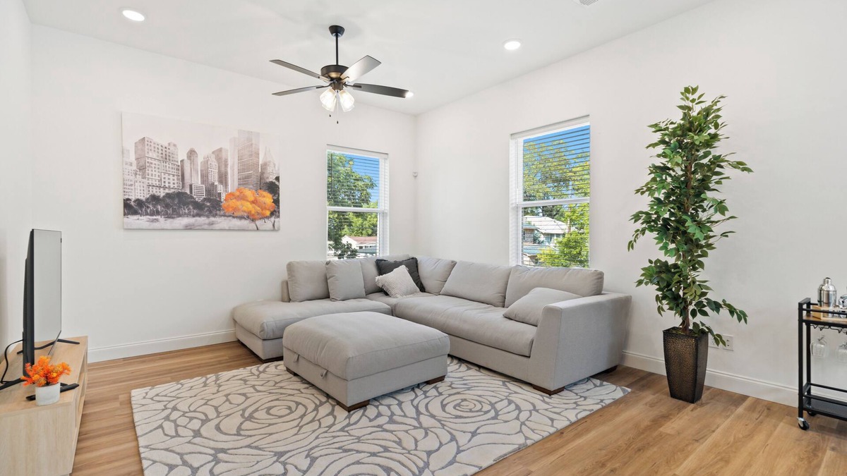 Memphis House | Stylish new build 2BR/2BA getaway w/gated parking