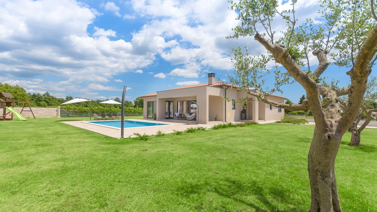 Svetvincenat Villa | Stylish New design Villa, 1.400 m2 garden with private pool ,Central Istria