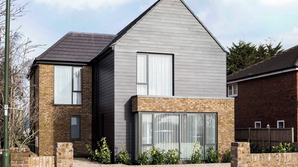 Chichester House | Stylish new home with parking - king beds, garden