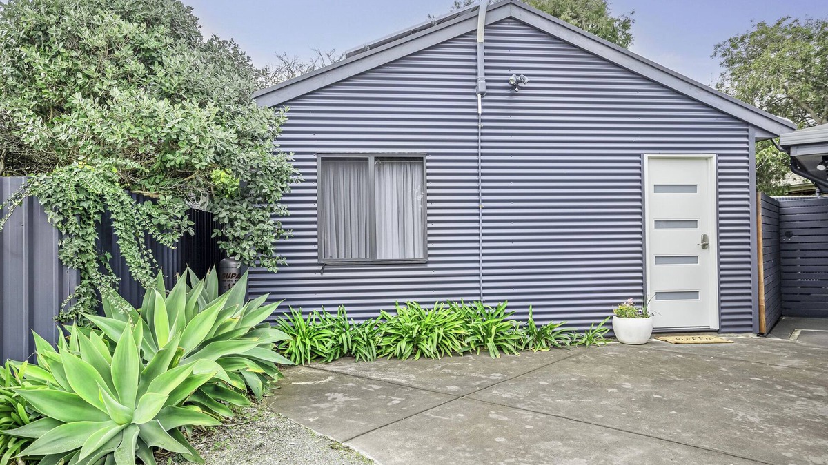 Port Willunga House | Stylish new studio apartment easy walk to beach - Perfect for romantic getaway