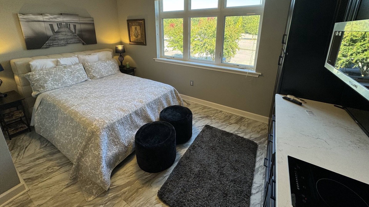 Smith Mountain Lake Condo | Stylish new studio on SML Mariners