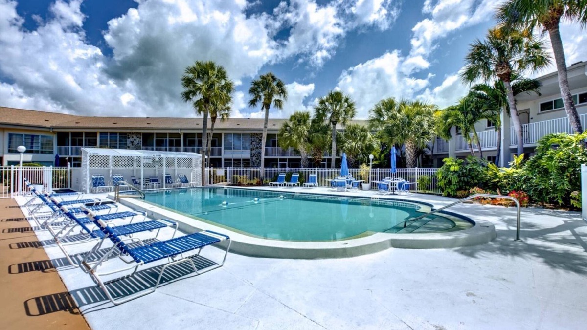 Saint Armands Key Condo | Stylish Newly Remodeled Condo, Walk to Beach & St. Armands, Heated Pool/Spa, Free Activities Daily