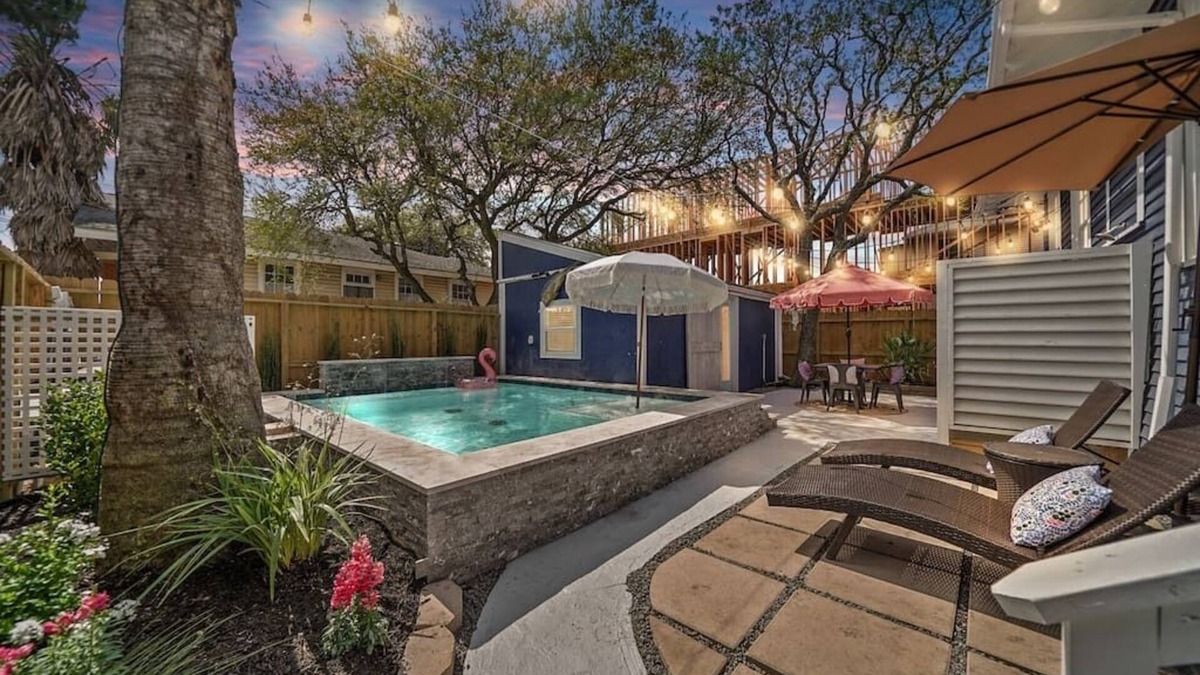 Galveston House | Stylish Oasis ~ Heated Pool ~ 2 Blocks to Beach ~ Full Guesthouse