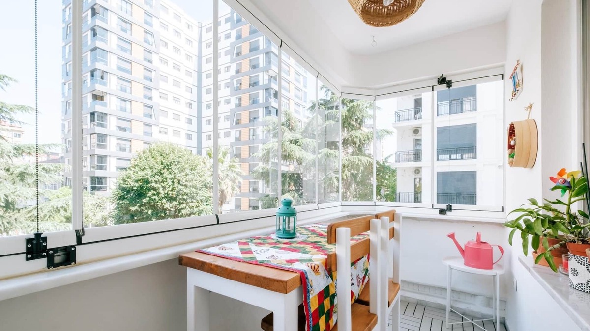 Kadikoy Apartment | Stylish Oasis with Lovely Balcony 10 min to Moda