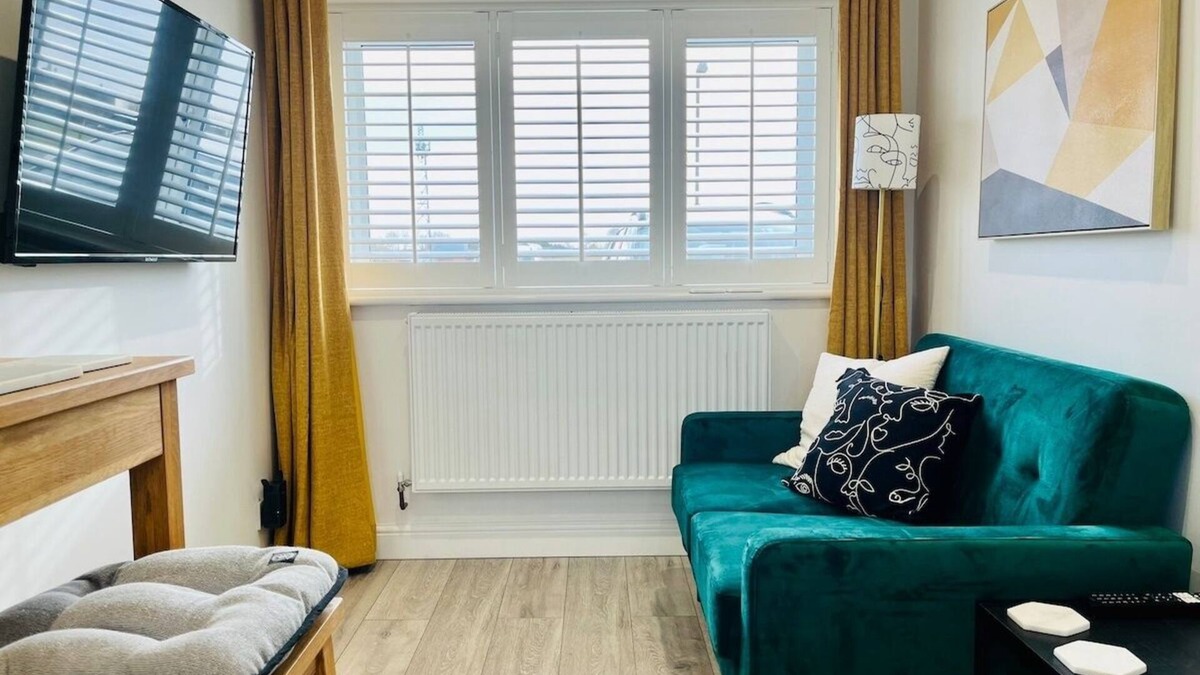 Winsford Apartment | Stylish one bedroom garden suite