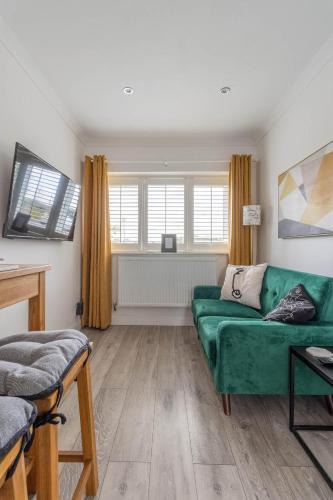 Winsford Apartment | Stylish one bedroom garden suite