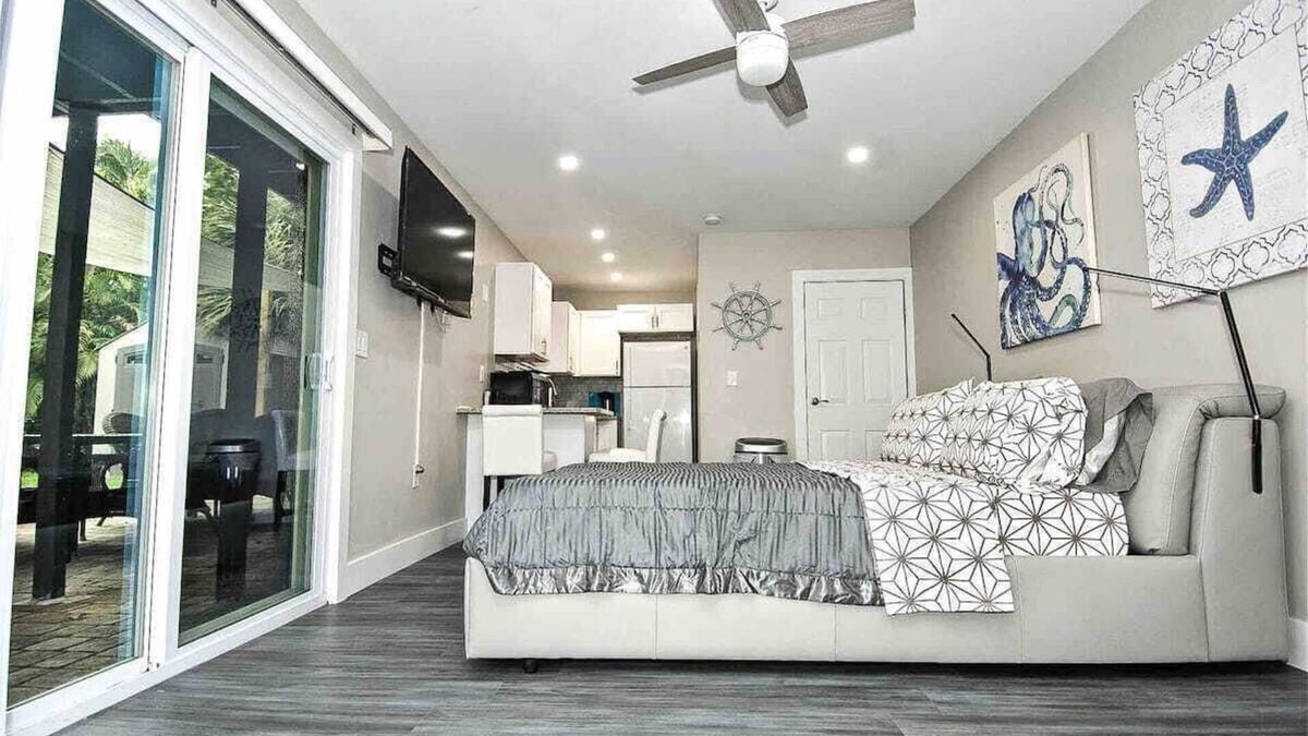 Mango Groves Condo | Stylish/Open Studio w/Kitchen & Outdoor Space