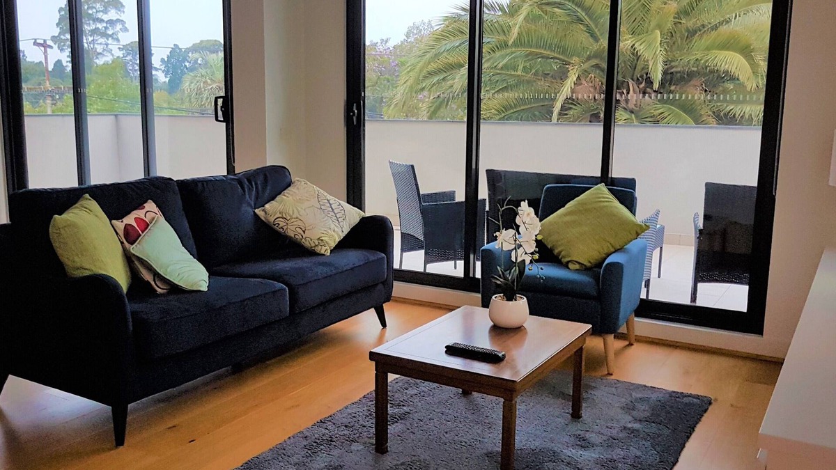 Caulfield North Apartment | Stylish Parkside Apartment 2 Bed 2 Bath NETFLIX Car park 12 minutes to City
