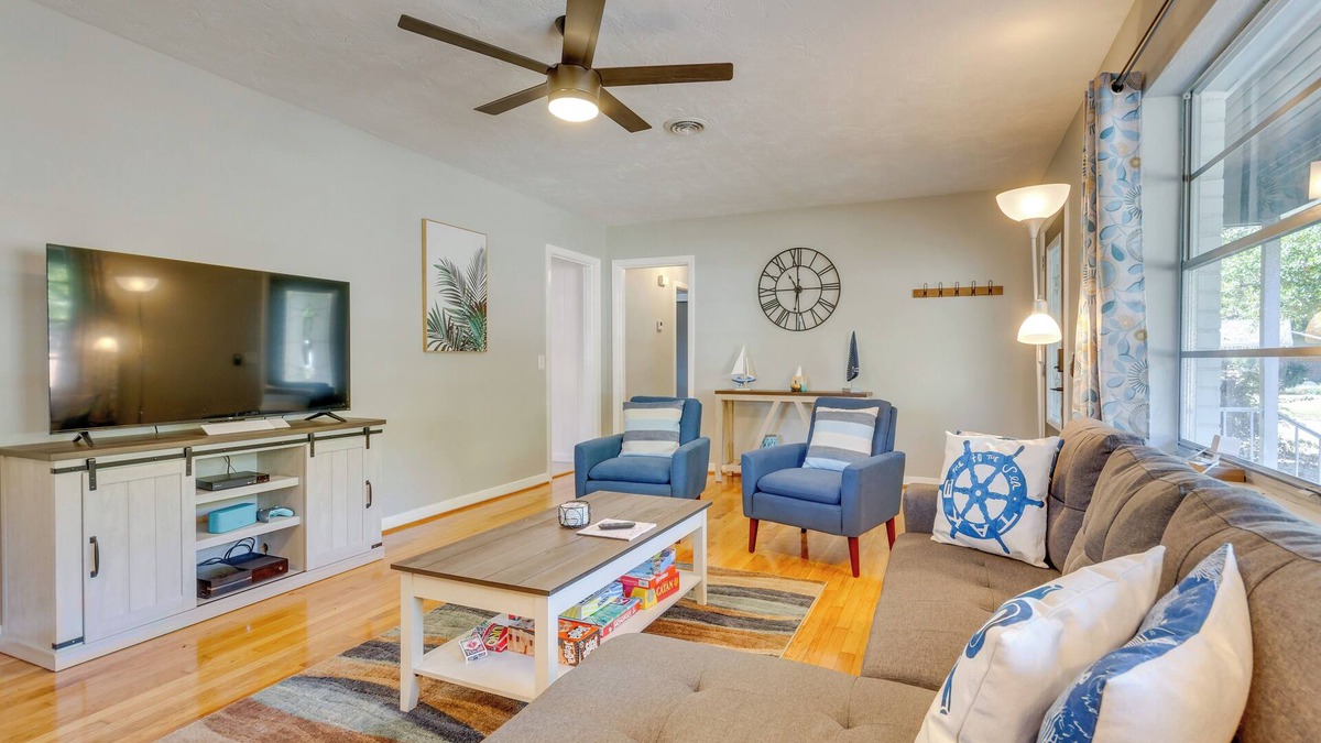 Myrtle Grove House | Stylish Pensacola Retreat w/Patio & Grill!