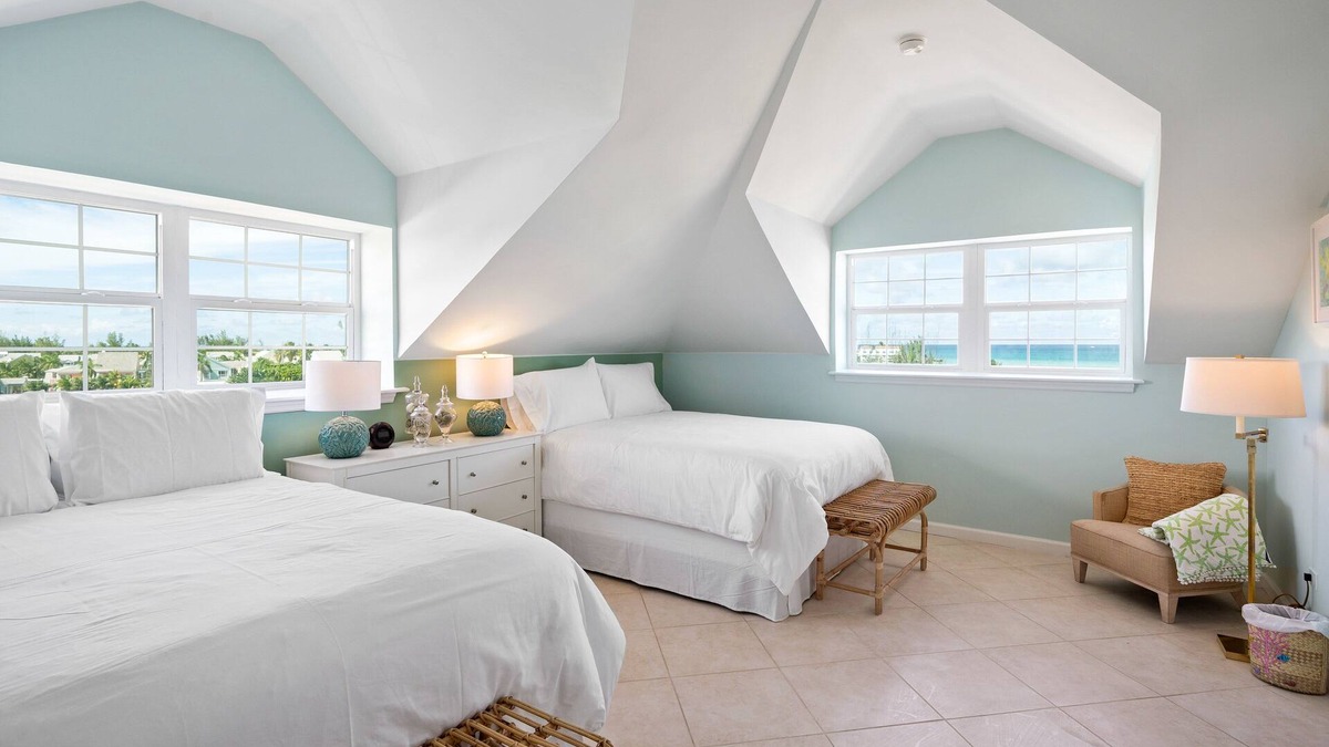 Nassau Condo | Stylish Penthouse with Ocean Views and Beach Access