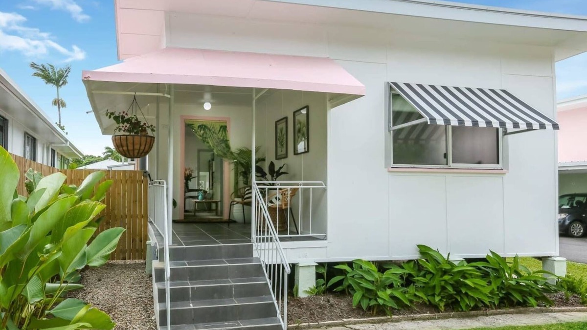 Parramatta Park House | Stylish & Pet-Friendly Getaway – Your Tropical Escape Awaits