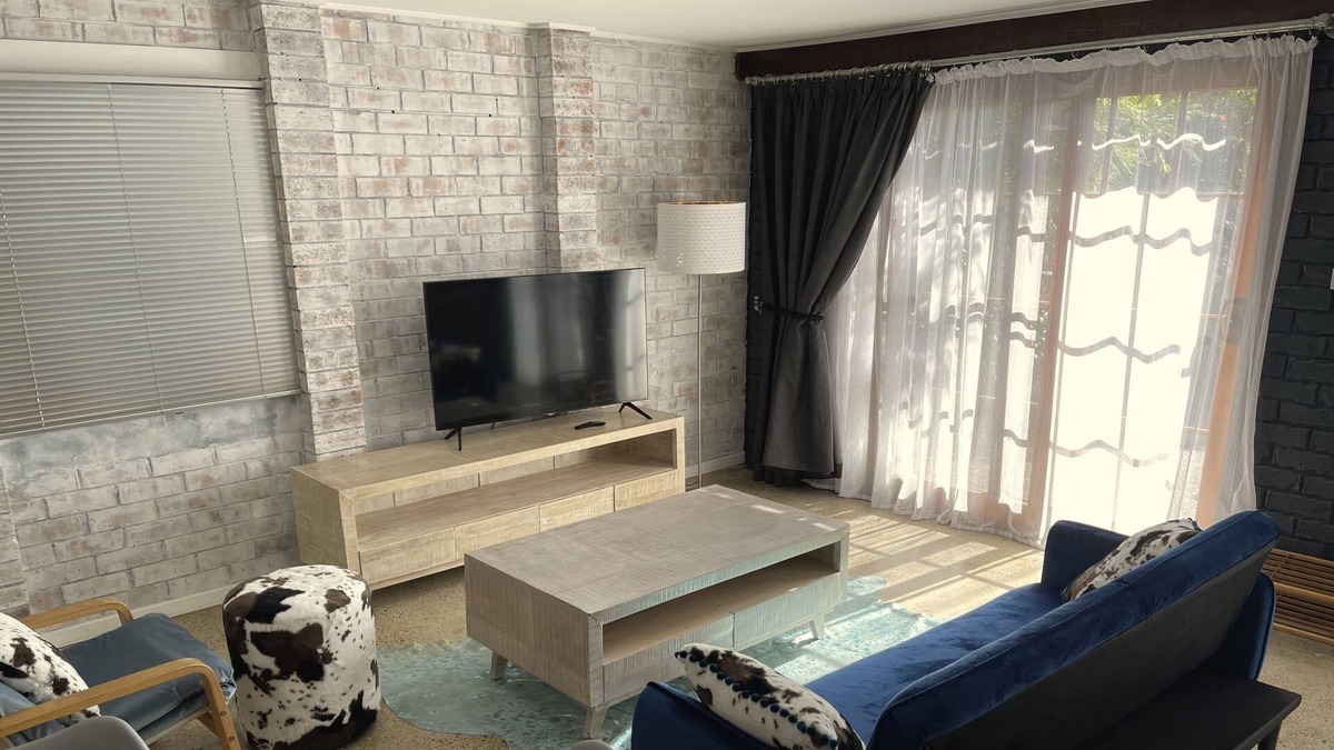 Green Point Apartment | Stylish pet friendly studio minutes to lake and beach