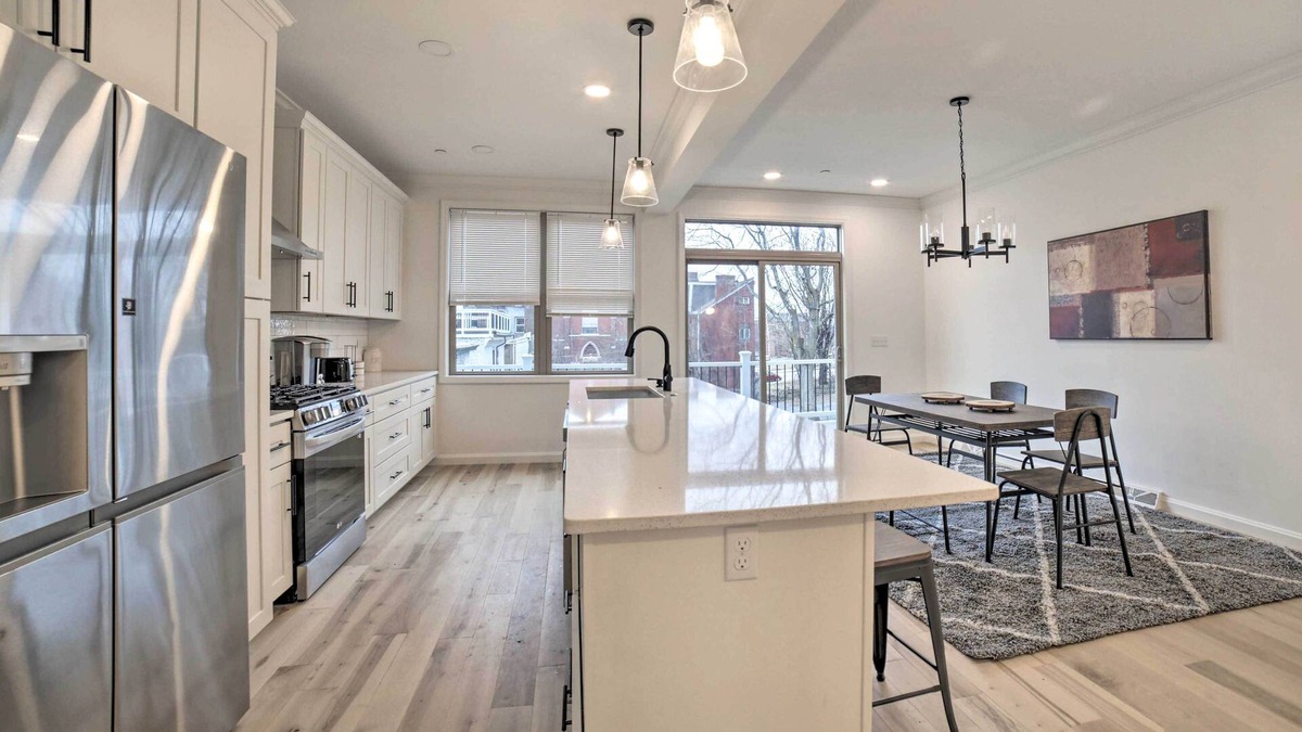 Central Northside House | Stylish Pittsburgh Townhouse w/City Views!