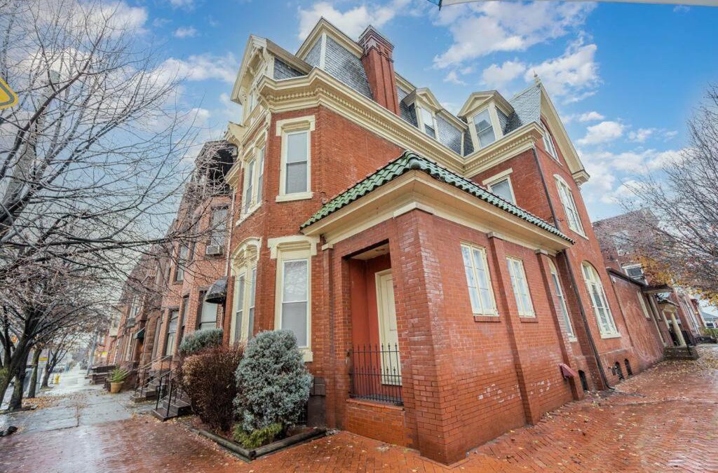 Downtown Harrisburg Apartment | Stylish Private 2 Bed Apt