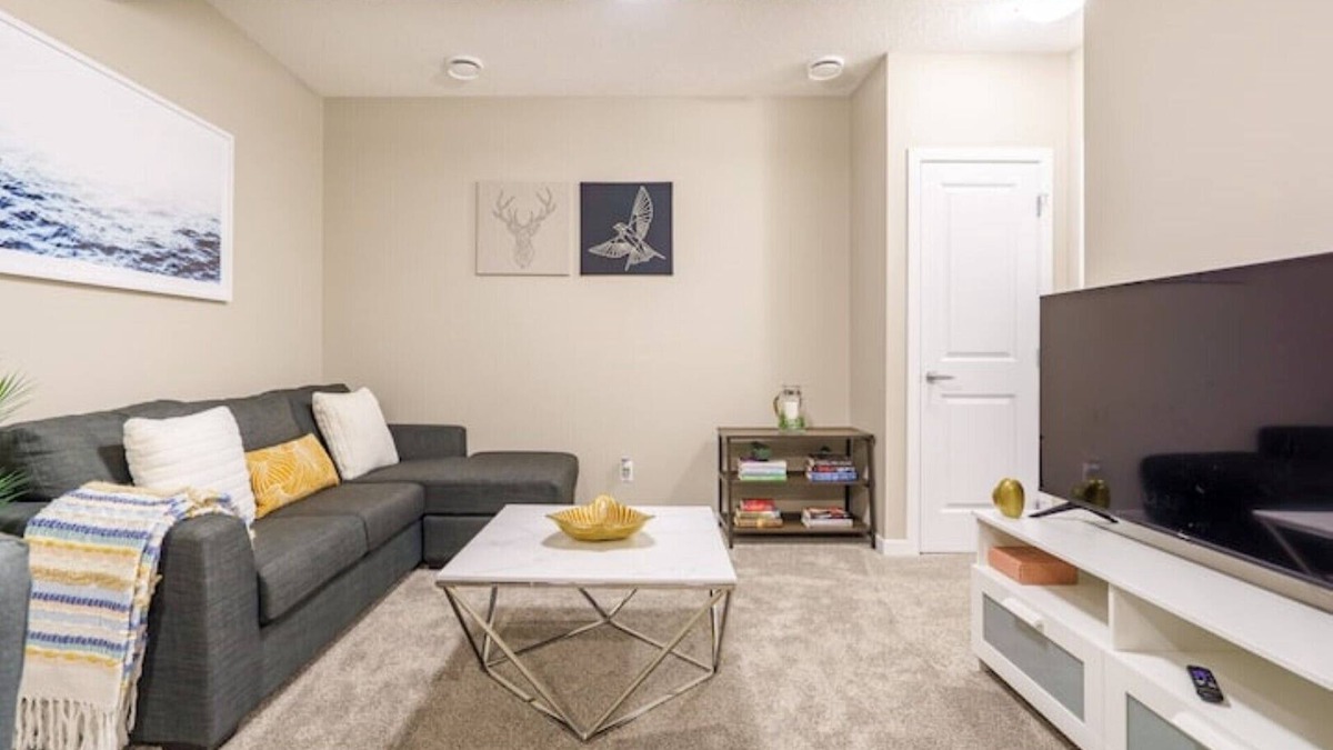Sage Hill House | Stylish & Private 2 bedroom guest unit.