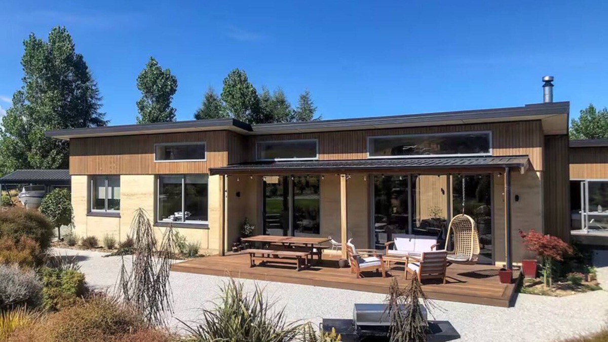 Lake Hawea House | Stylish Rammed Earth Lake Hawea House on Large Section