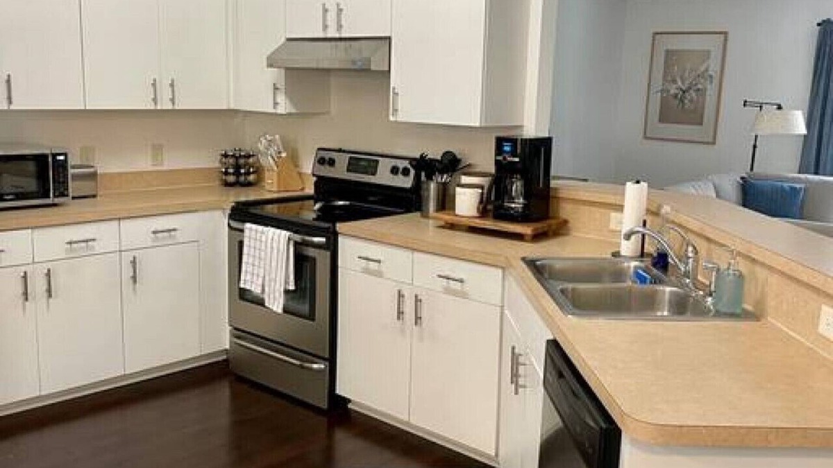 Fellowship Apartment | Stylish Rancher| Pet-Friendly | Minutes to WEC