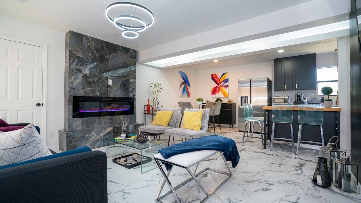 Shearer Hills - Ridgeview House | Stylish~Renovated 4Br/2BAT 3MinAirport 10 Min Downtown Central Location